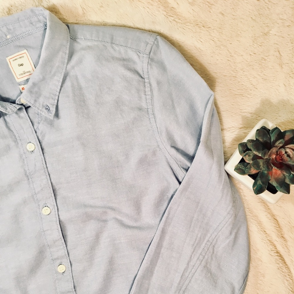 GAP FITTED BOYFRIEND TEE 💫💫